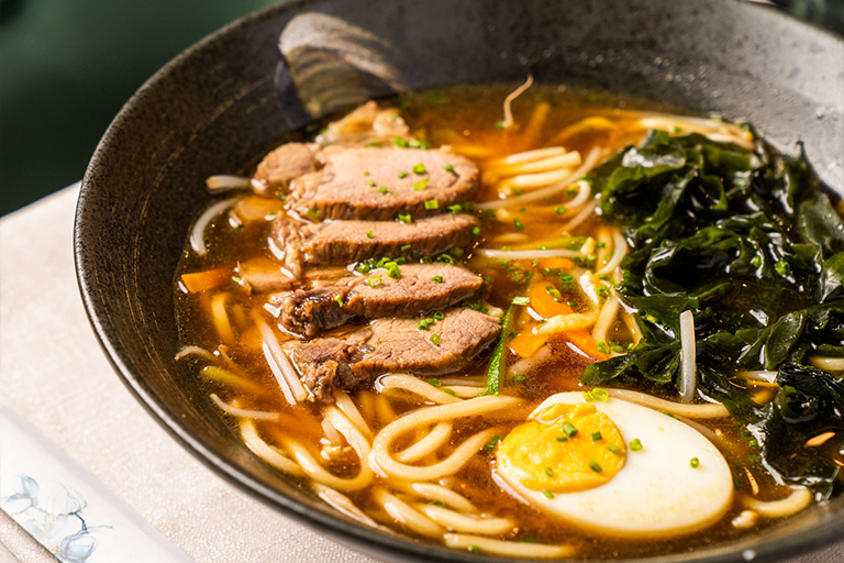 ramen e zuppe: piatti caldi orientali a bussolengo