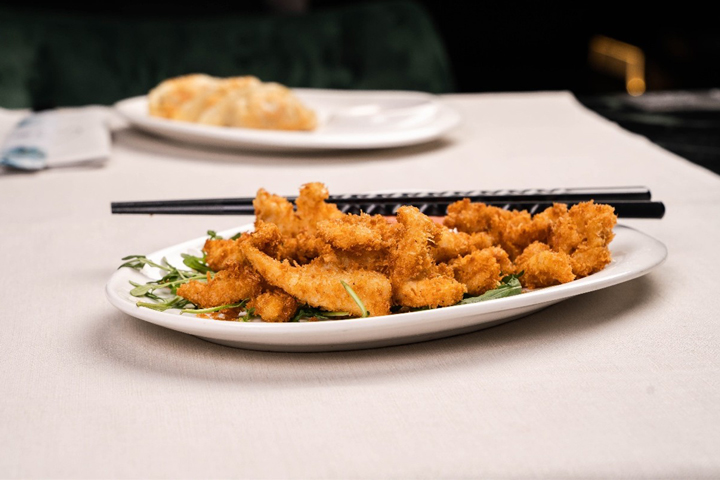 Tra le specialità più amate del nostro ristorante giapponese a Bussolengo, la tempura occupa un posto speciale nel cuore (e nel piatto) dei nostri clienti. Ma come si prepara davvero una tempura perfetta?